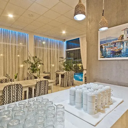 Miramare Bay מלון 3*